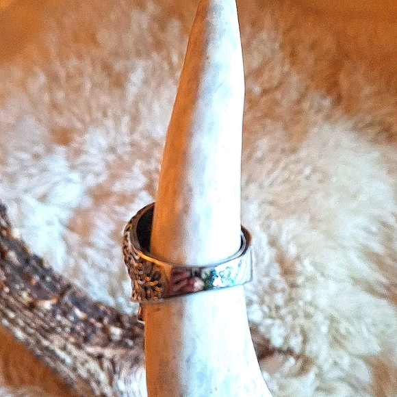 🔥3/$30🔥 SKULL RING w Green Eyes Sz 11 - Picture 3 of 5